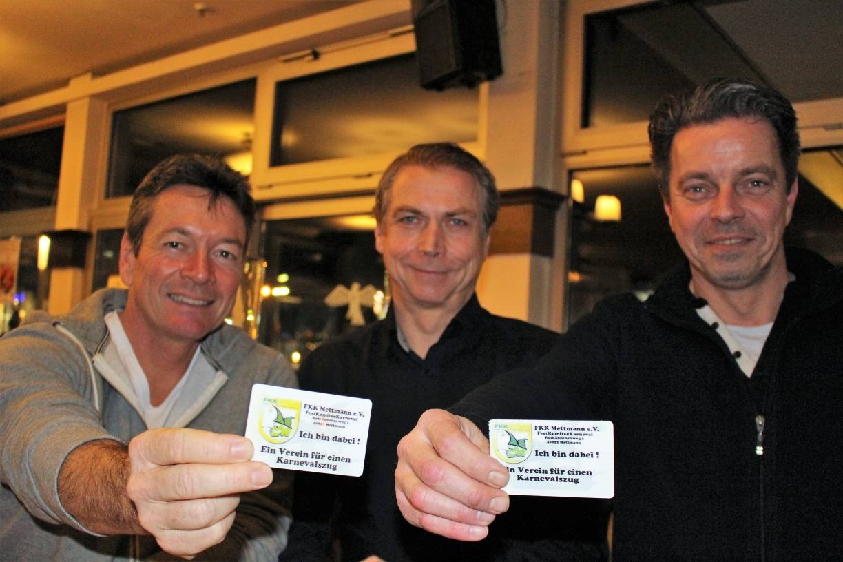  Die FKK-Vorstandsmitglieder André Clasen, Hubert Neurath und Michael Heinemann werben für den Verein sowie den diesjährigen Karnevalszug. 