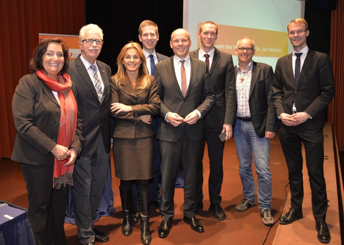  Claudia Schlottmann MdL, Landrat Thomas Hendele, Michaela Noll MdB, Christioph Schulz, Bürgermeister von Erkrath, Peter Beyer MdB, Staatssekretär Jan Heinisch, Martin Sträßer MdL und Christian Untrieser MdL. 