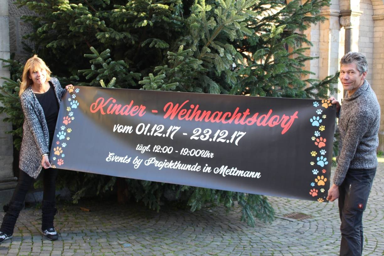  Astrid und Oliver Fredrich organisieren in diesem Jahr ein 23-tägiges Weihnachtsdorf für kleine und große Kinder. 