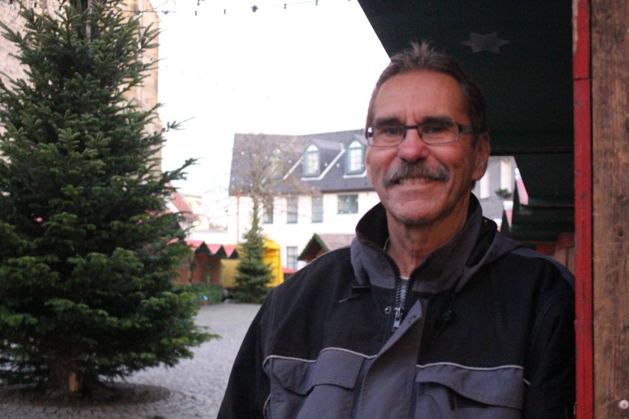  Elektrinstallateurmeister Udo Tremel bringt seit 21 Jahren den Blotschenmarkt zum Leuchten. 