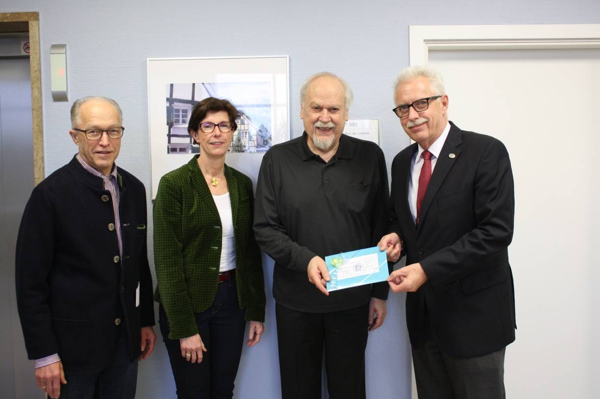  (v.l.):Volker Freund, Kreiskulturreferentin Dr. Barbara Bußkamp, Dr. Helmut Stein und Landrat Thomas Hendele. 