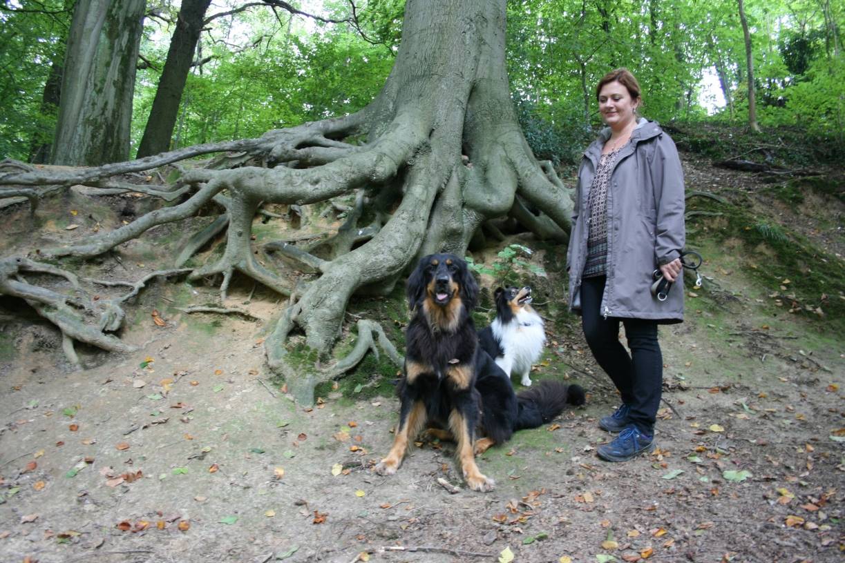  Patricia Sprave liebt ihre beiden Hunde. Die Rüden sind gut erzogen und hören aufs Wort. 