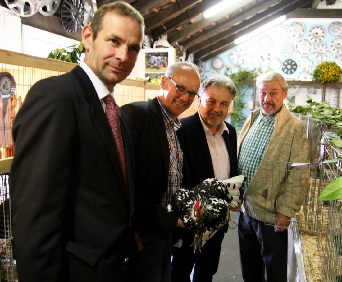  Vorsitzender Stefan Krus, Landtagsabgeordneter Martin Sträßer, Bürgermeister Thomas Dinkelmann und Kreiszuchtleiter Gottfried Skalnik. 