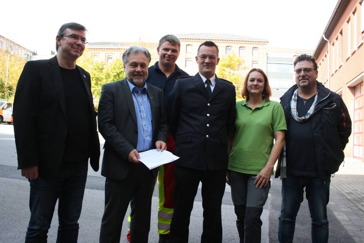  Peter Nachtigall, Bürgermeister Thomas Dinkelmann, Manuel Limberg, Mattias Mausbach, Anja Müller-Daaboul und Juan Cuenca stellen sich gegen die wachsende Gewalt im öffentlichen Leben. 