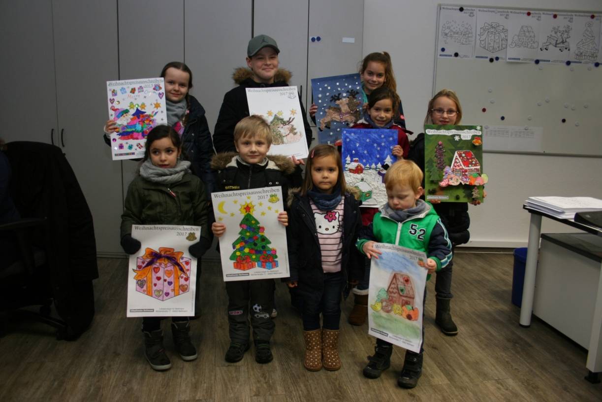  Die Kinder holten sich ihre Preise am Montag bei uns ab und präsentierten noch einmal ihre tollen Gewinnerbilder. 