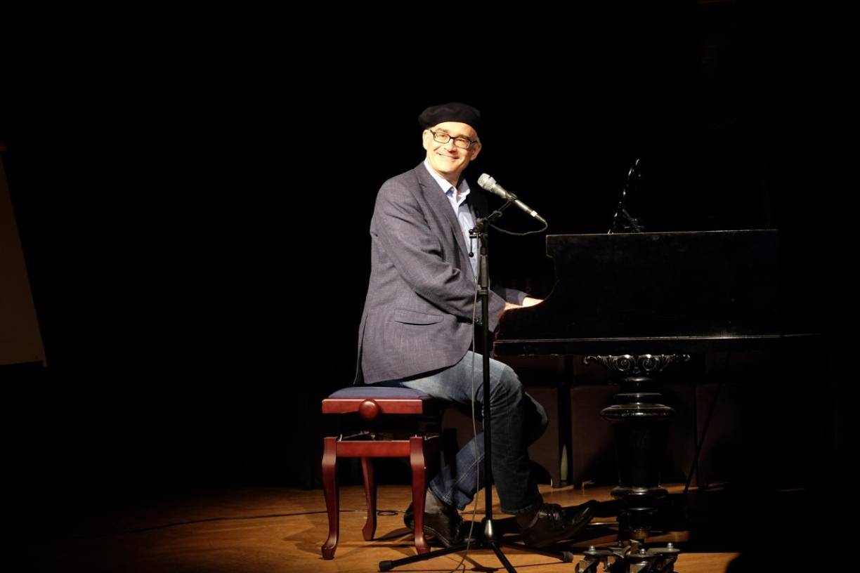 Felix Janosa trat in der Kulturvilla auf: Ein überaus vergnüglicher Abend