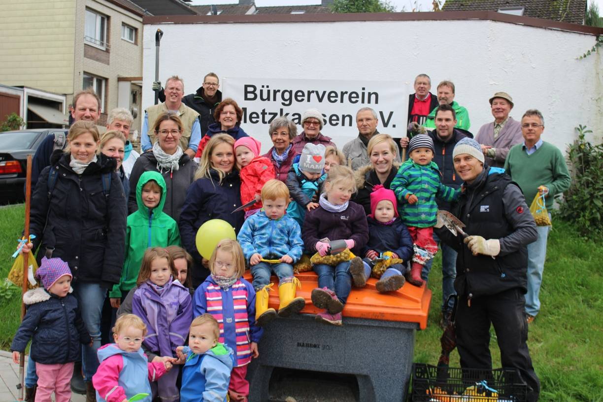  Rund 30 Mitglieder des Bürgervereins Metzkausen säuberten die Straßenzüge und pflanzen zahlreiche Blumenzwiebeln im Combergpark ein. 