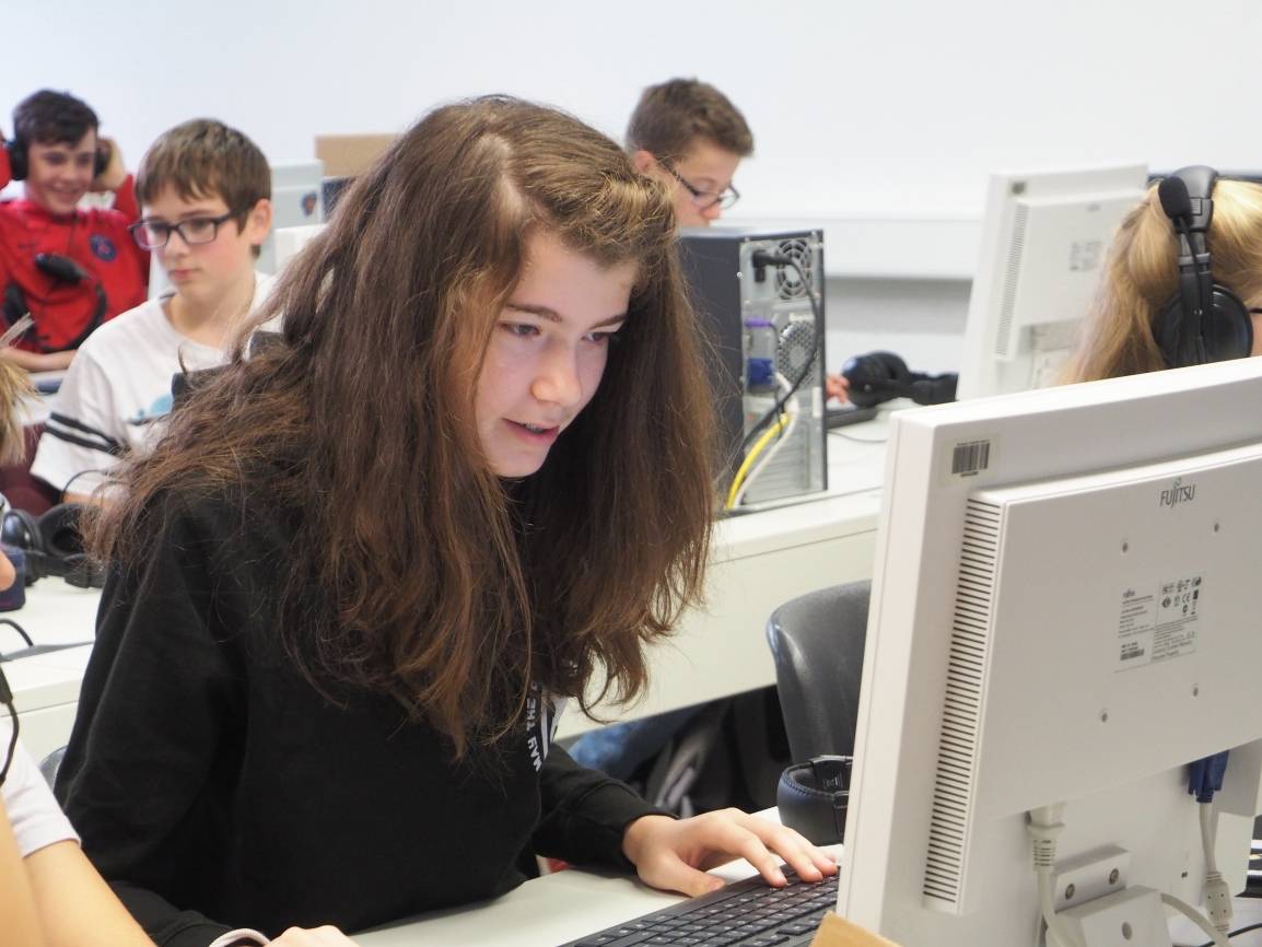  Sejla Lihic und ihre Mitschüler lernen im ITG-Unterricht mehr über die digitale Welt. 