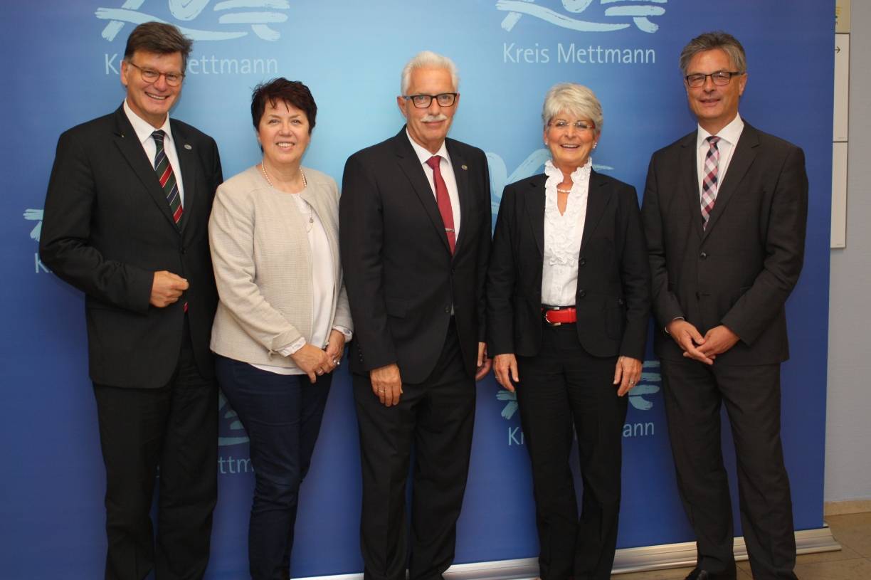  Im Kreishaus traf Regierungspräsidentin Birgitta Radermacher Landrat Thomas Hendele und die Führungsriege der Kreisverwaltung: (v.l.) Kreisdirektor Martin M. Richter, Dezernentin Ulrike Haase, Landrat Thomas Hendele, Regierungspräsidentin Birgitta Radermacher, Dezernent Nils Hanheide. 