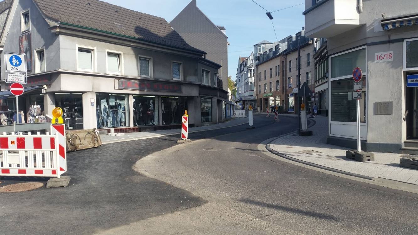 Vollsperrung der unteren Johannes-Flintrop-Straße und der Breite Straße