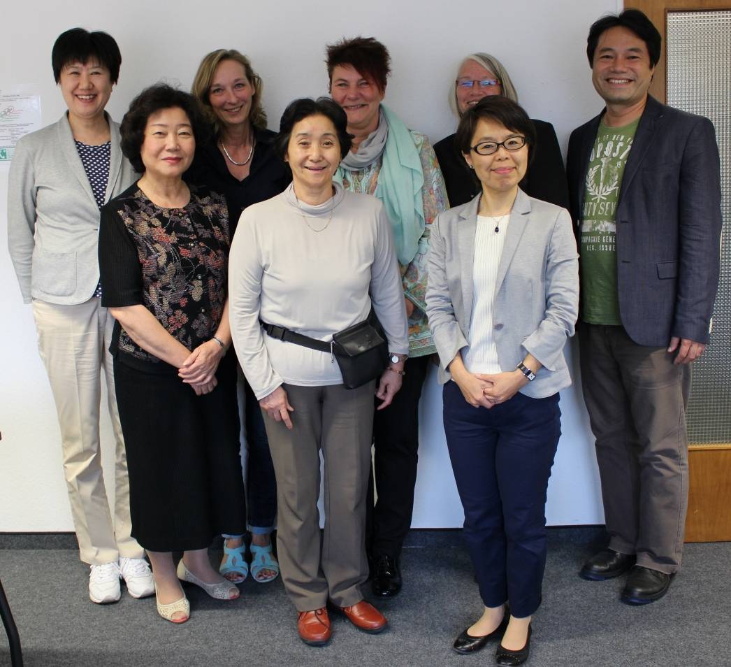 Ausländische Gäste in der Bildungsakademie des Kreises: Japanische Delegation informiert sich über Altenpflege in Deutschland