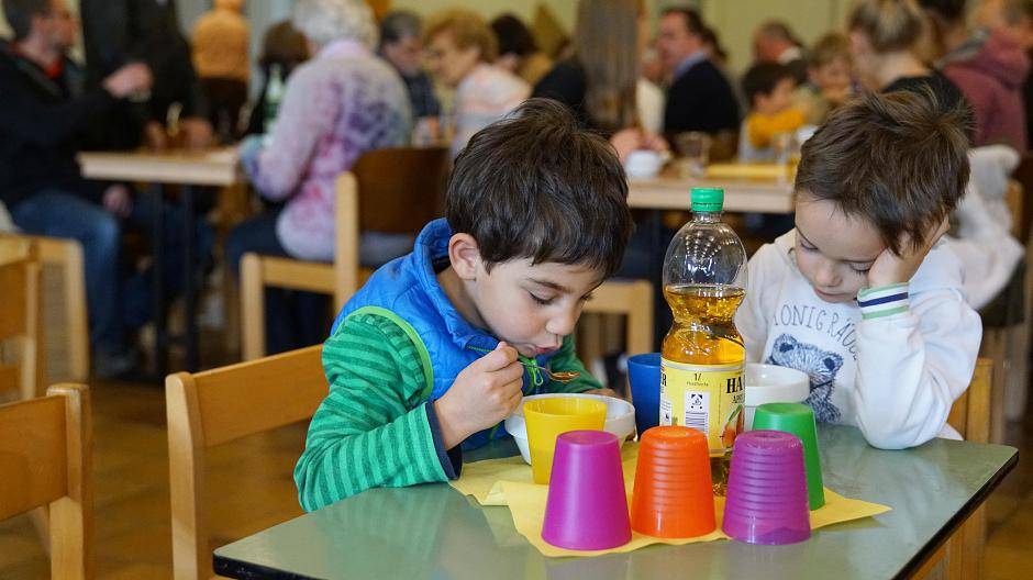 Suppenessen bei der Heiligen Familie