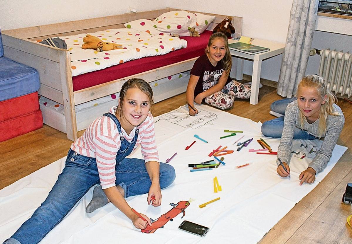  Für die beiden Amelies (11 und 8) und Lara (12) steht fest: In der Zukunft müssen Autos fliegen können. 