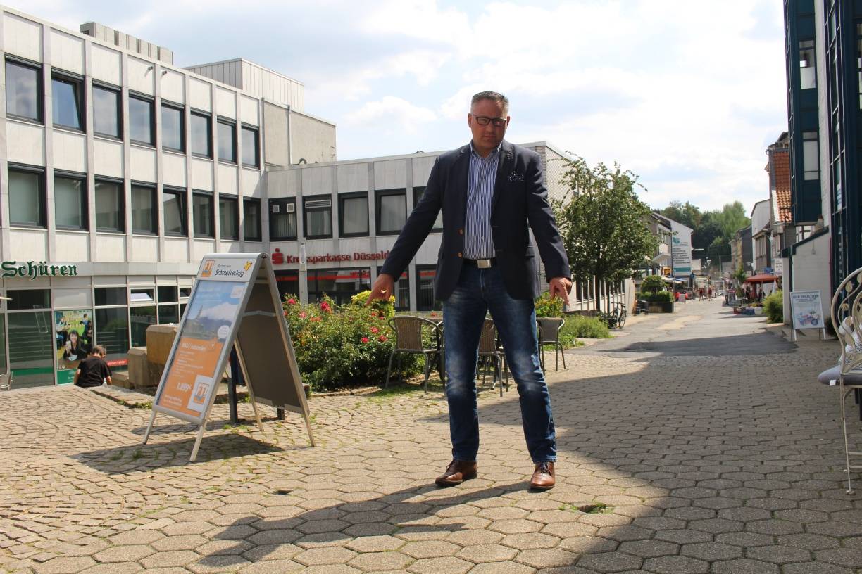 Eigentlich sollten zwei Poller die Durchfahrt der Fußgängerzone verhindern, würden diese nicht immer wieder aus der Halterung genommen. Jörg Alt ärgert sich darüber. 