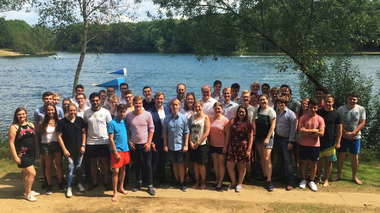 Sommerfest bei strahlendem Sonnenschein