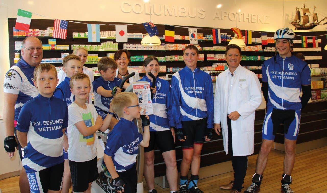  Anton Meins und sein Team der Columbus Apotheke hatten Besuch vom RV Edelweiss. 