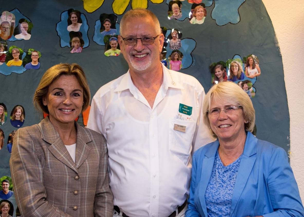  Michaela Noll (links) mit Uwe Sander und Beate Jung. 