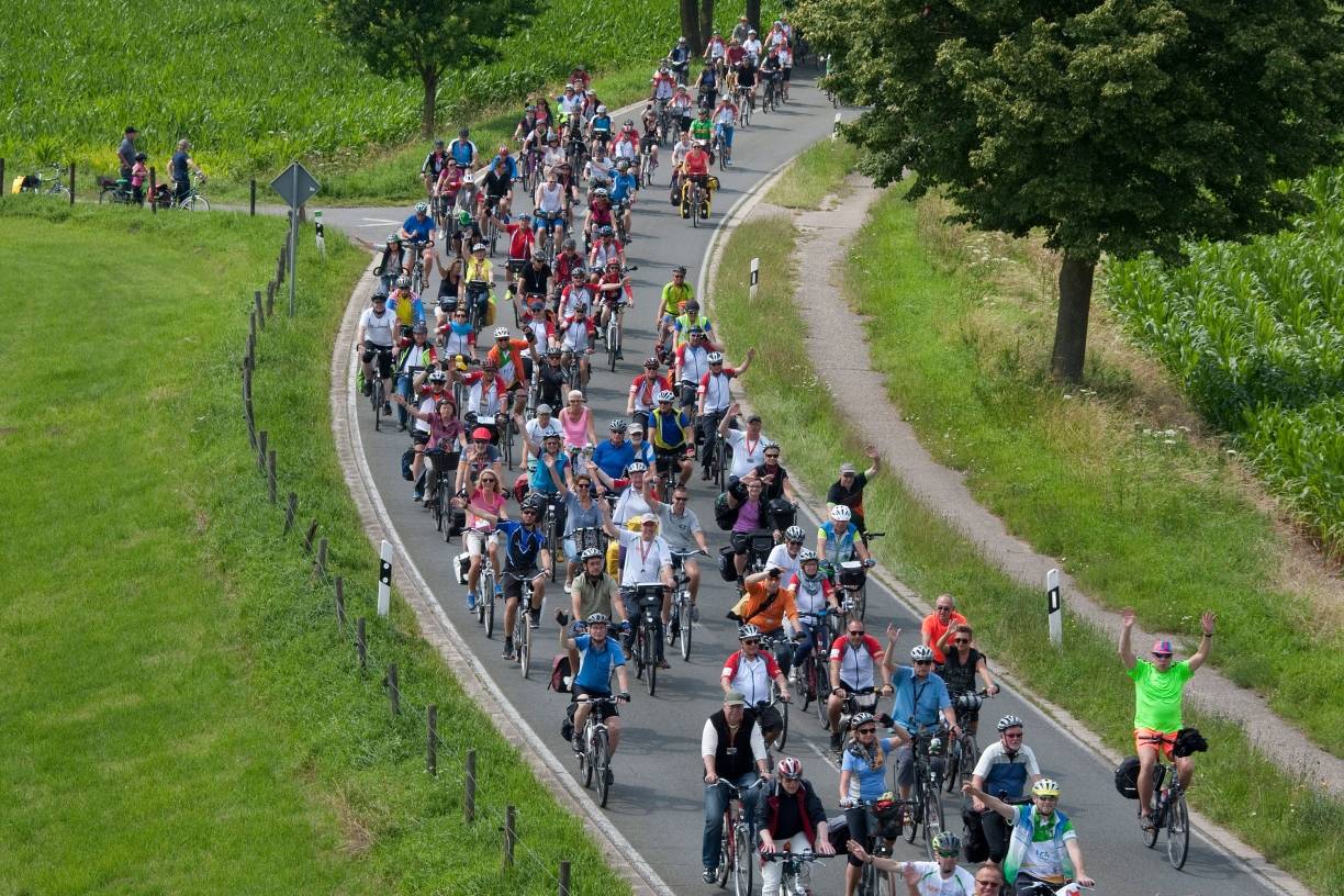 Landrat Hendele und Bürgermeister Dinkelmann geben Startschuss für die NRW-Radtour 2017