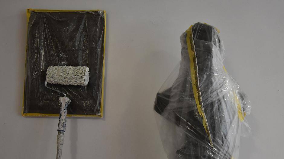 Heine-Büste á la Christo - fest verpackt gegen...
