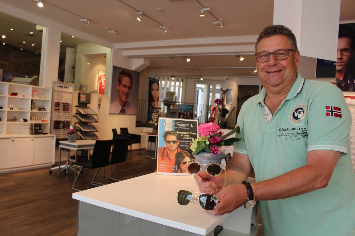  Hier bedient und berät der Chef noch selbst: Frank Berghöfer in seinem Geschäft auf der Freiheitstraße 9. 