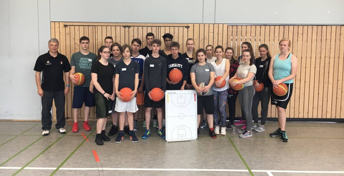 Sporthelfer sind jetzt auch fit in Sachen Basketball!