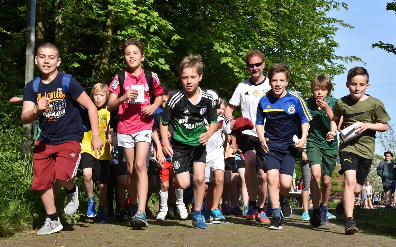  Alle fünf Minuten startete ein Klassenverband in den Lauf. 
