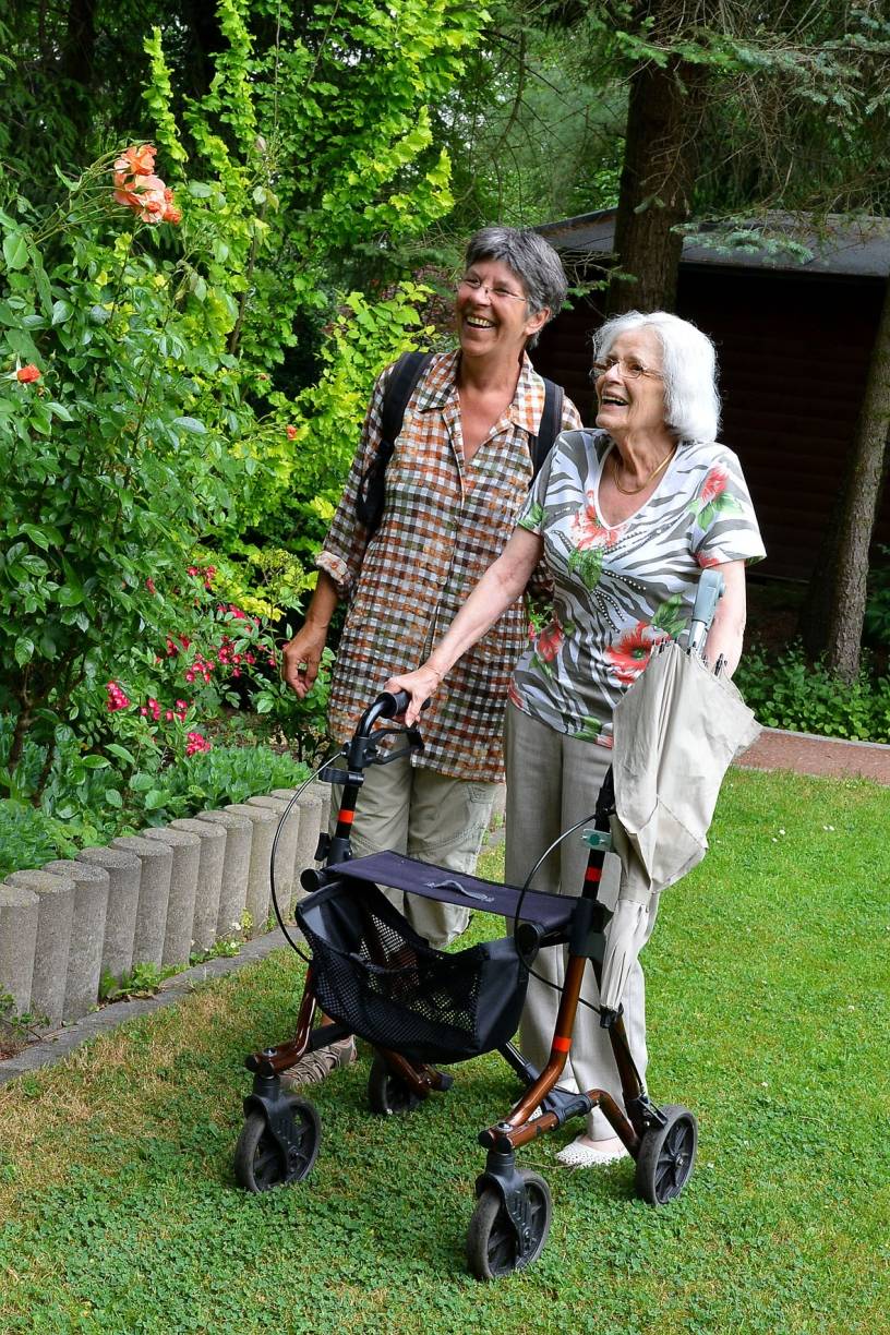  Ilona Bungert-Dellit und Ingrid Neumann in Aktion. 