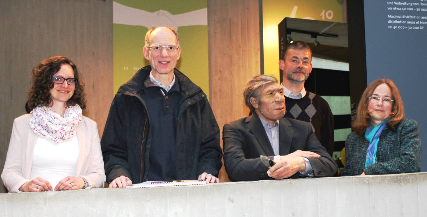  Leiterin des Katholischen Bildungswerks Julia Schaffeld, Dirigent Peter Gierling, Regionalkantor Matthias Röttger Ulrike Krautz, Marketing Neanderthal Museum (v. l.). 