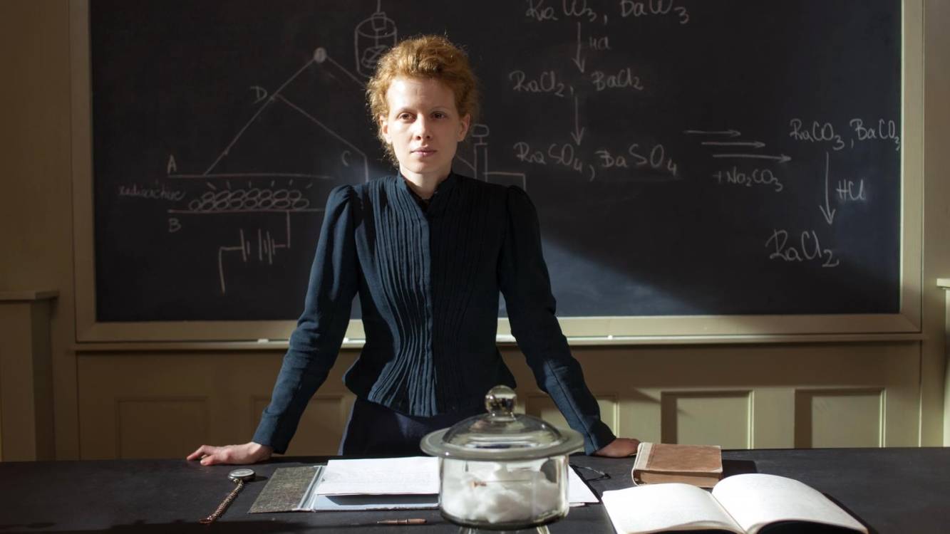  Eine starke Frau: Marie Curie (Karolina Gruszka). 