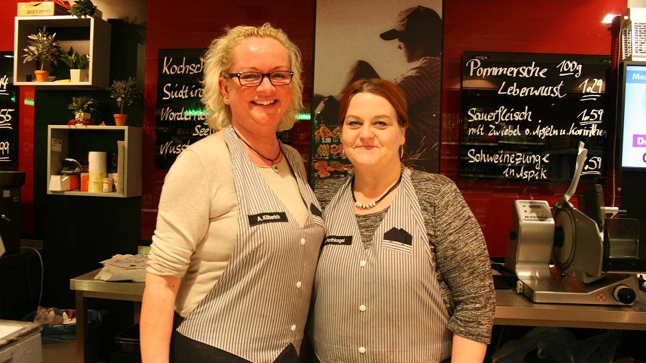 Sandra Rothkegel und Annett Köberich bedauern das Ende des Edekamarkts auf der...