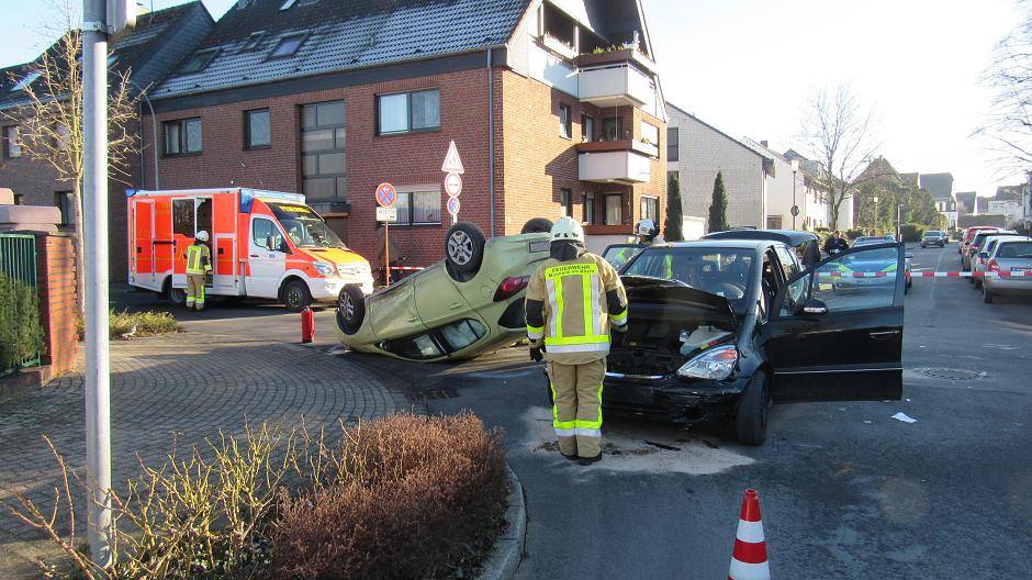 Nach Unfall auf dem Dach gelandet