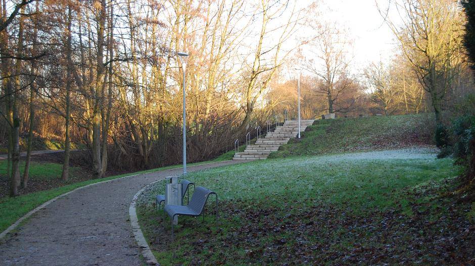 Die neu installierte Treffe im Combergpark wird mit sechs neuen LED-Leuchten...