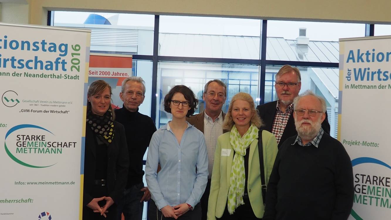  Manuela Jakobs-Woltering (Wirtschaftsförderung Mettmann), Friedhelm Kückels (GVM), Kathrin Wegner (FHDW), Martin Lindemann (Hauptgeschäftsführer Kreishandwerkerschaft), Sabine Lorenz (Grafikerin), Wolfgang Robrahn und Klaus Bartel (beide GVM). 