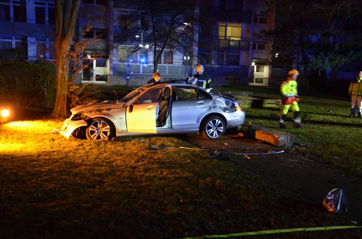 Unfallflucht - Polizei sucht schwer verletzten Beifahrer