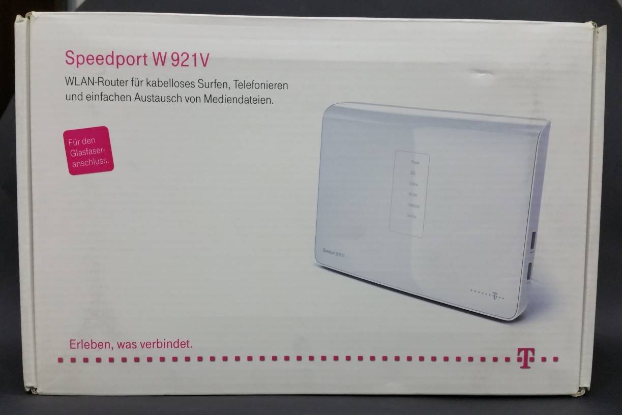  Originalverpackt: Der mehr als vier Jahre alte Speedport fiber der Mettmanner Familie. Die Werbebotschaft ‚Erleben was verbindet‘ hat sich für sie nicht erfüllt. 