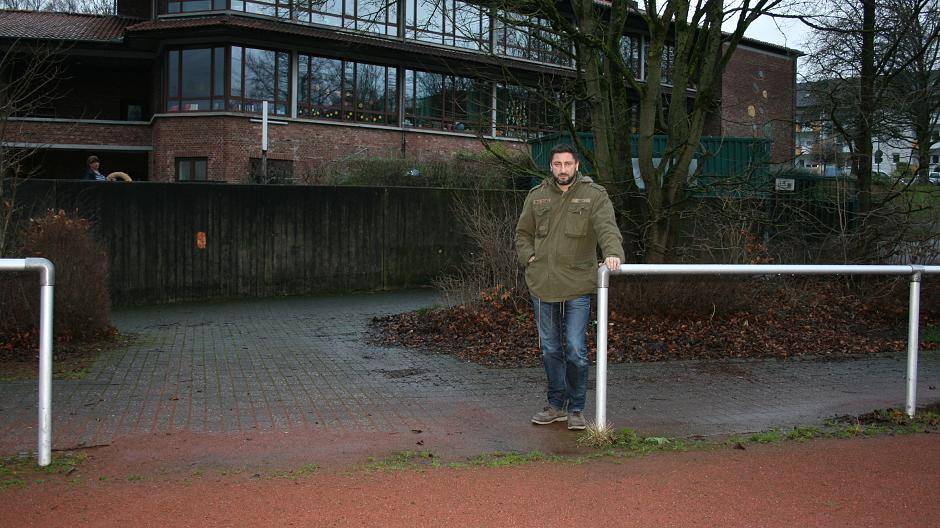 Der Platz ist direkt neben der Grundschule Am...