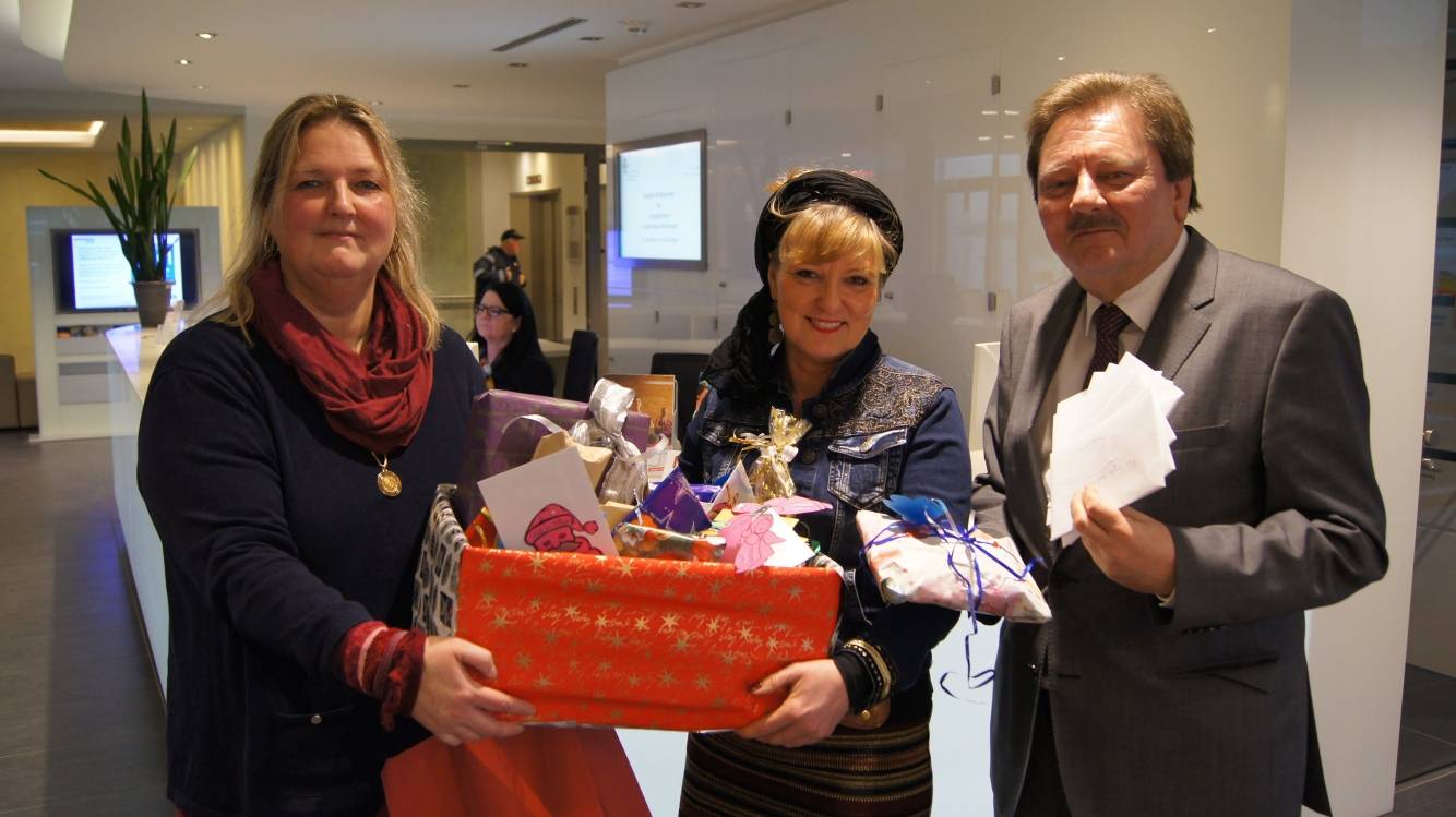  Susanne Butzke (Stabsstelle Flüchtlingskoordination der Kreisstadt Mettmann), Heike Fillies (Jugend- und Familienhilfe der NeanderDiakonie) und Bernd Huckels (Geschäftsführer des EVK Mettmann). 