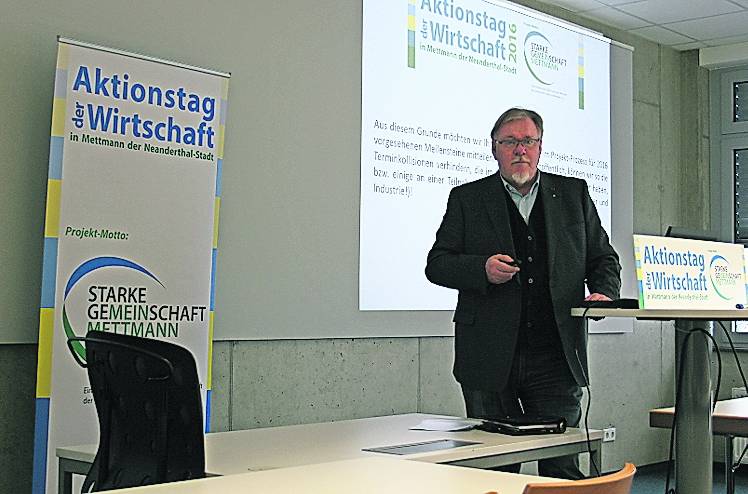  Wolfgang Robrahn von der GVM zog in den Räumlichkeiten der FHDW eine rundum positive Bilanz des ersten Aktionstags in Mettmann. 