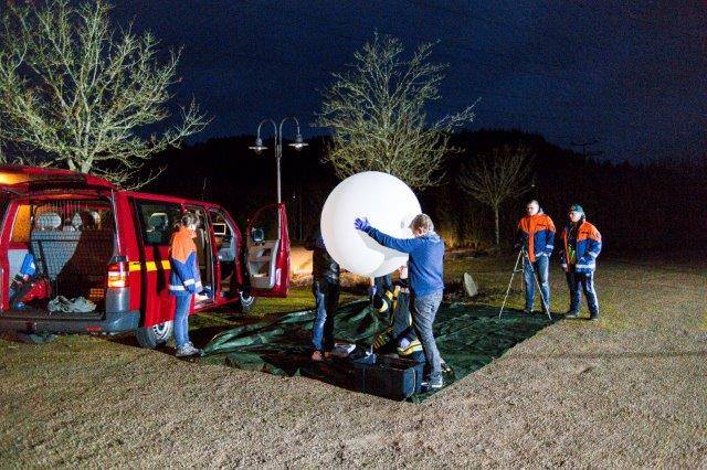 Düsseldorfer Schülern gelingt trotz Sturm Funkverbindung zu Ballon in über einem Kilometer Höhe