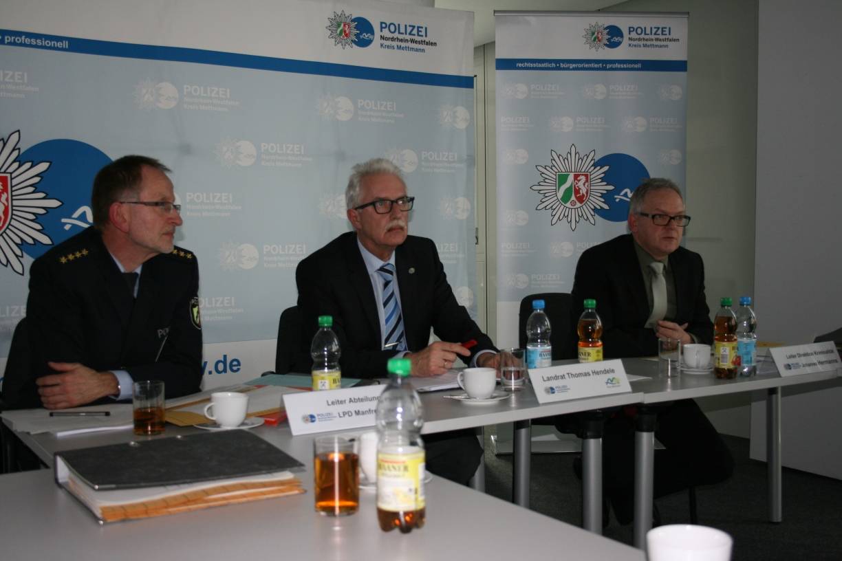  Stellten die Kriminalstatistik 2015 mit den schlimmen Einbruchszahlen vor (v. l.): Kreis-Polizeidirektor Manfred Frorath, Landrat Thomas Hendele und Kriminaldirektor Johannes Hermanns. 