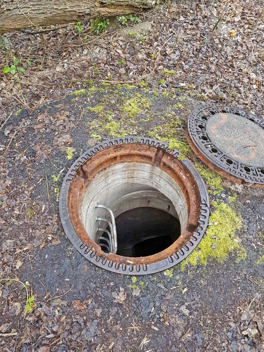 Kanaldeckel wiederholt ausgehebelt