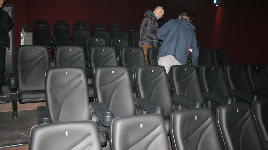 Saal...