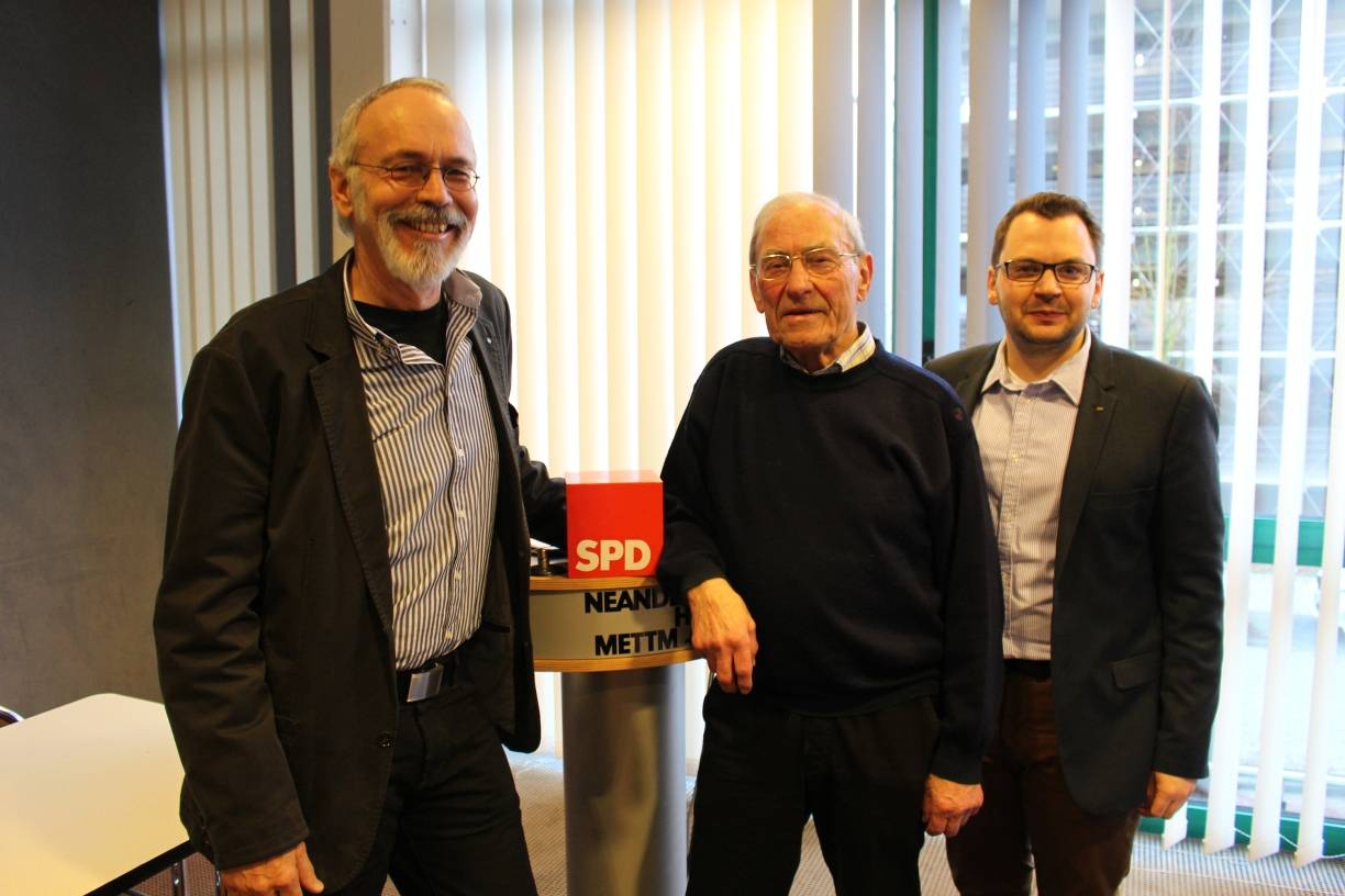  Heribert Klein (Neuer Parteivorstand), Ehrengast Artur Schmidt und der ehemalige Ortsvereinsvorsitzende Florian Peters. 