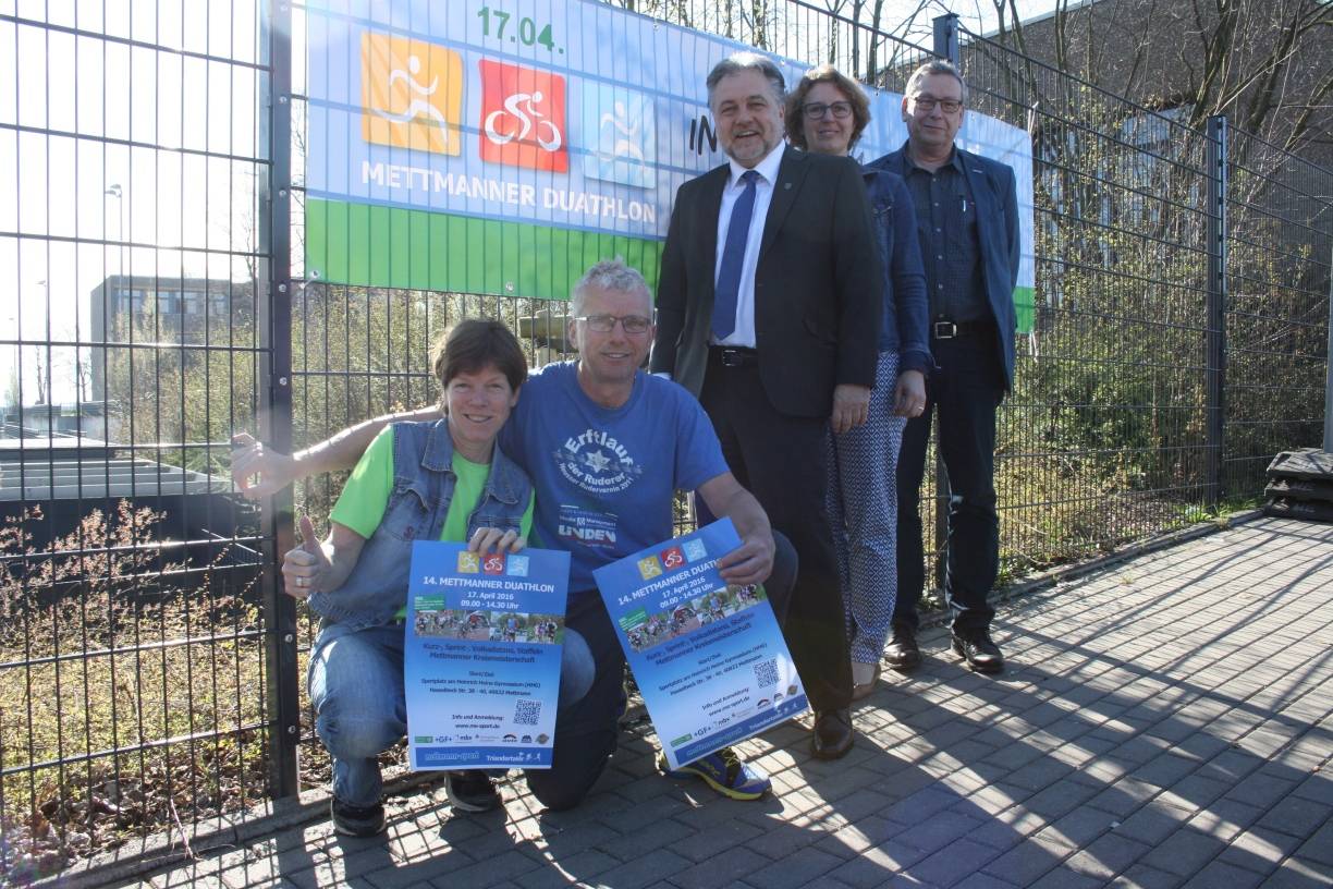  Vertreter von me-sport und der Rheinbahn laden gemeinsam mit Bürgermeister Thomas Dinkelmann zum Duathlon am Sonntag ein. 
