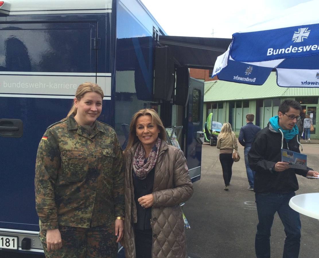  Hauptfeldwebel Ina Verhoff und Michaela Noll. 