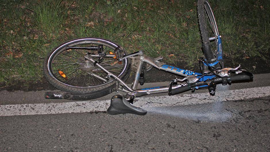 Fahrradfahrer bei Fahrbahnüberquerung schwer verletzt