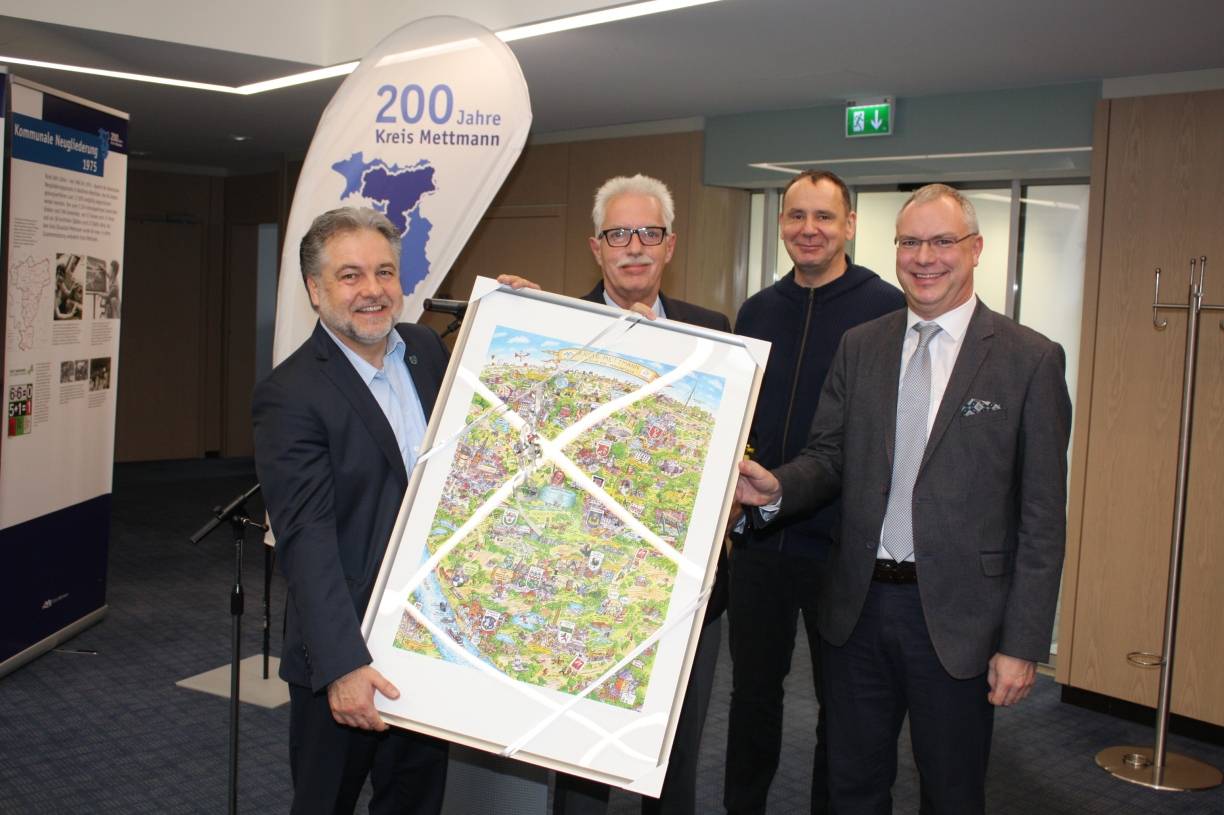  Bürgermeister Thomas Dinkelmann, Landrat Thomas Hendele, Jacques Tilly und Kreisarchivar Joachim Schulz-Hönerlage. 