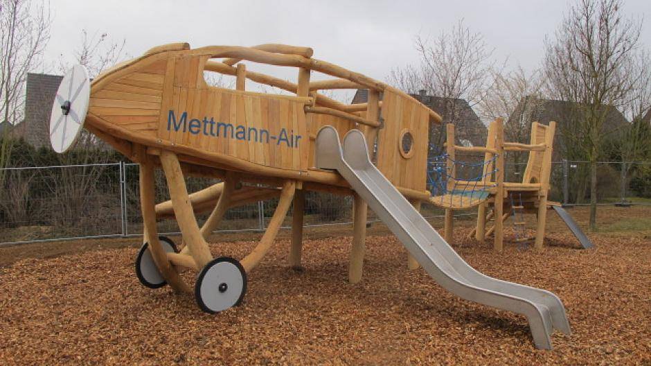 Neues Spielgerät „Mettmann Air“ auf dem Spielplatz am Herrenhaus