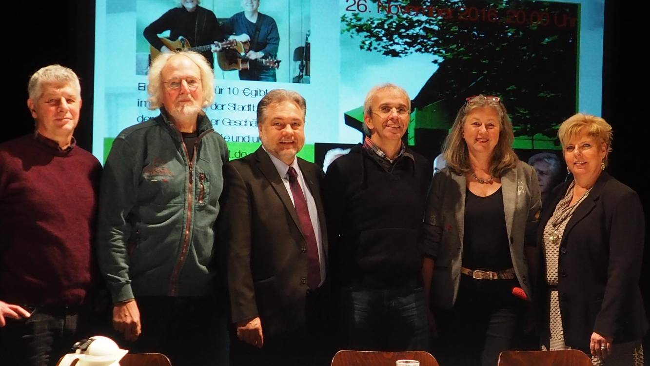  Thomas Dinkelmann, Ute Piegeler, Lydia König mit Ernst Ksoll und Bandmitgliedern von Time Gap. 