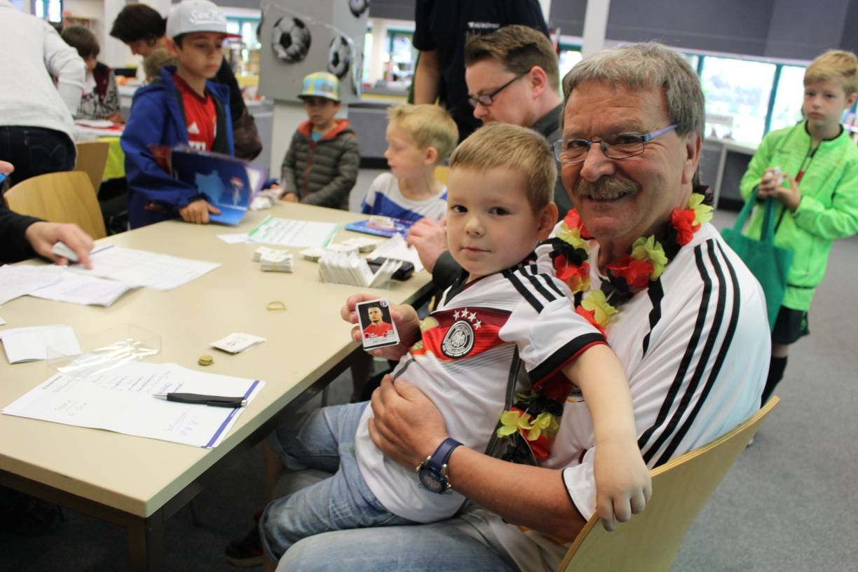 Fußballbildersammelbörse in der Stadtbibliothek